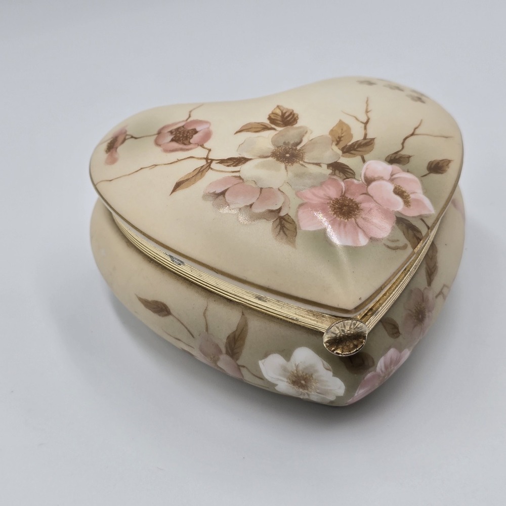 Victorian Garden Heart Trinket Box Dogwood Floral Hinged Porcelain Hummelwerk - Picture 12 of 13